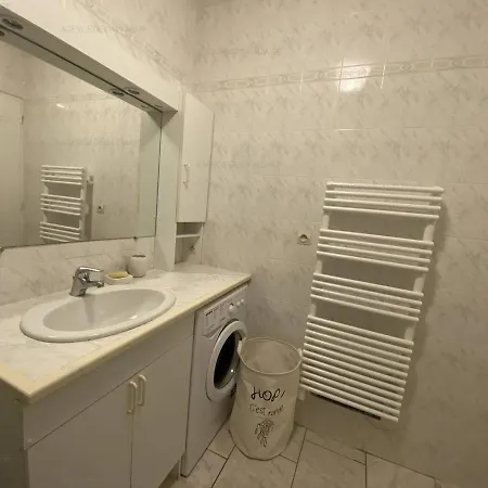 Apartment T3 Climatise, Calme, Proche Plages Et Commerces, Terrasse Et Parking - Fr-1-100-322